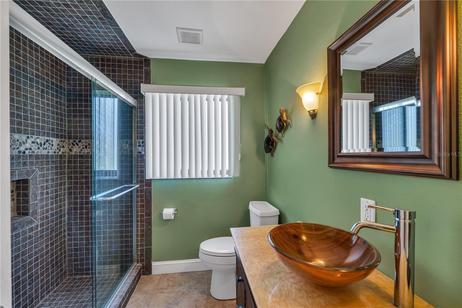 Listing photo id 12 for 429 Flamingo Drive