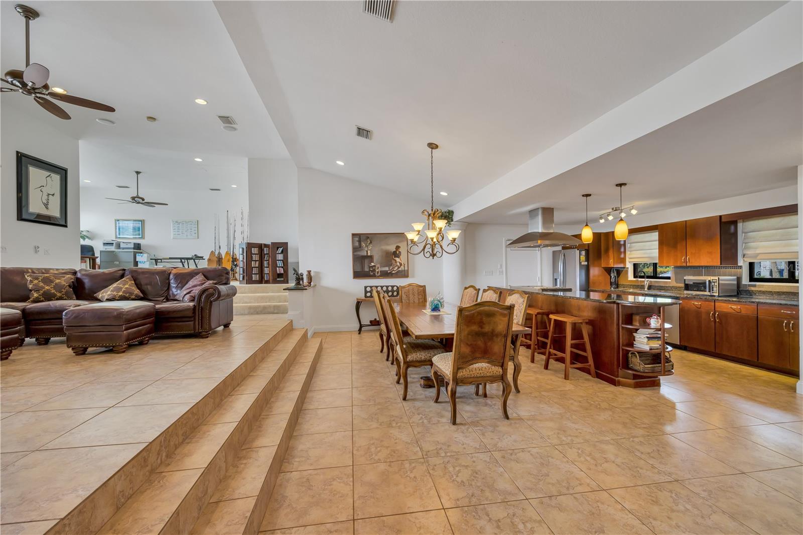 Listing photo id 25 for 429 Flamingo Drive