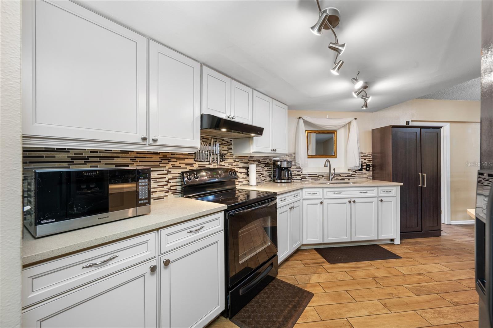 Listing photo id 30 for 7824 Lightfoot Drive