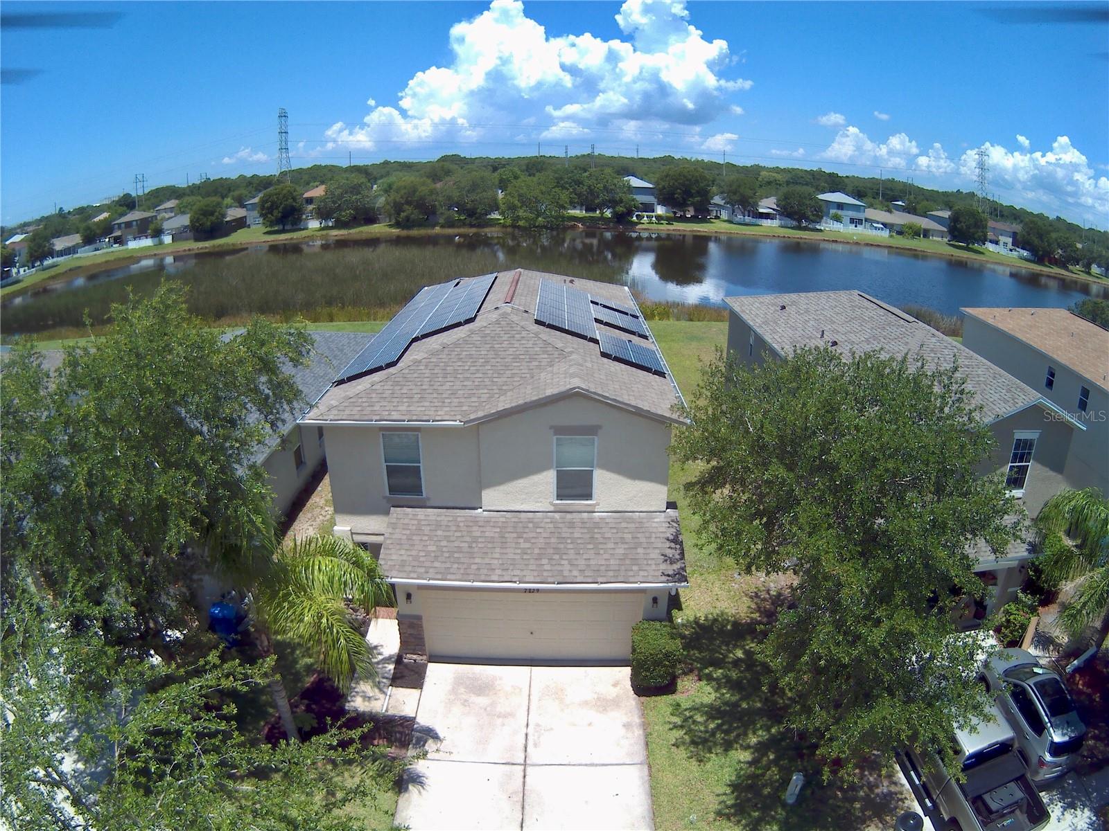 Listing photo id 0 for 7829 Carriage Pointe Drive