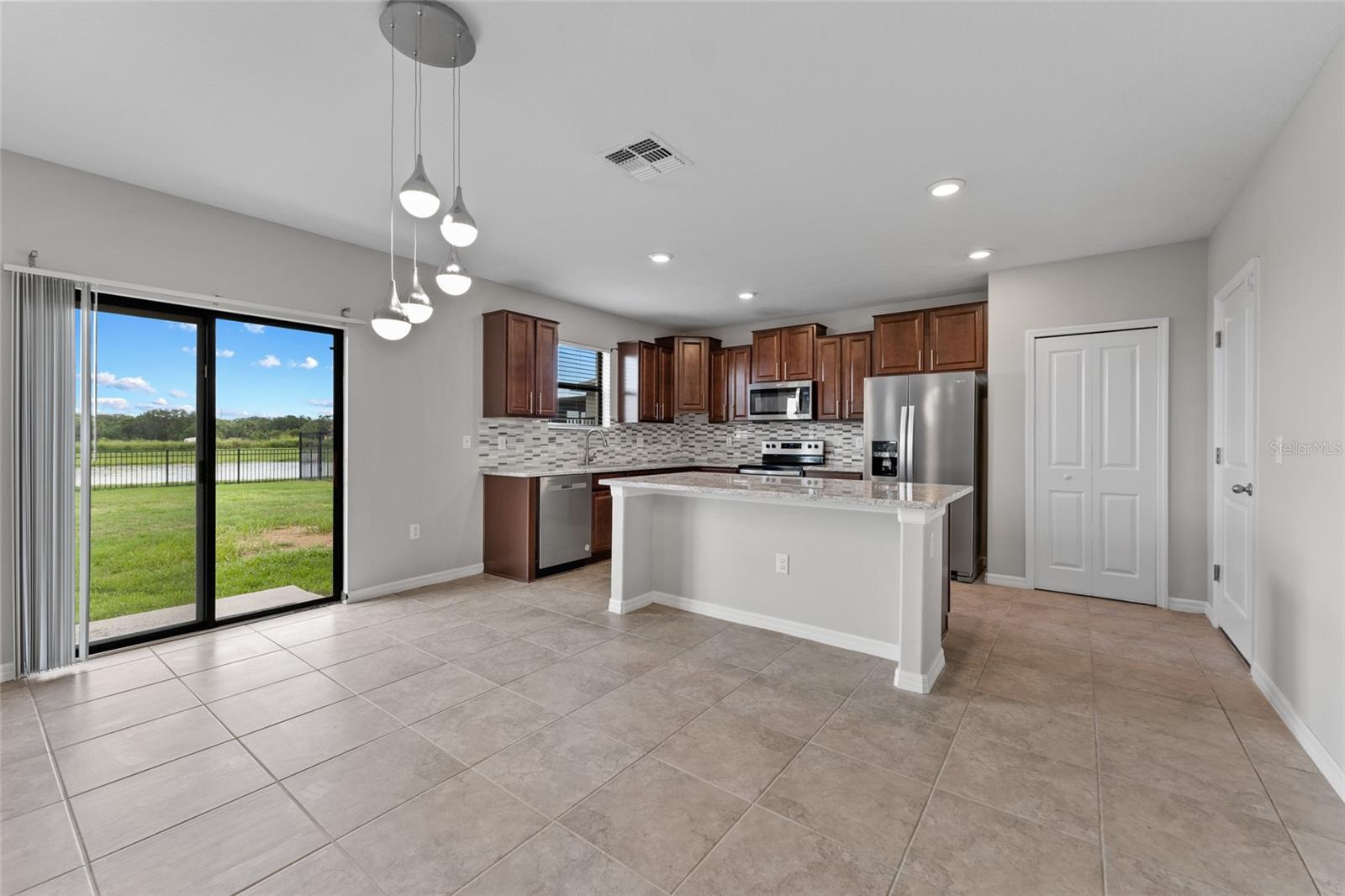 Listing photo id 15 for 9613 Sage Creek Drive