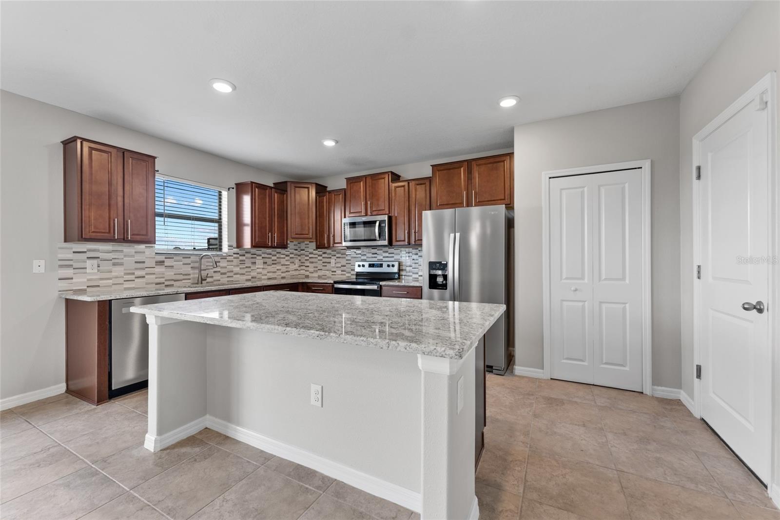 Listing photo id 16 for 9613 Sage Creek Drive