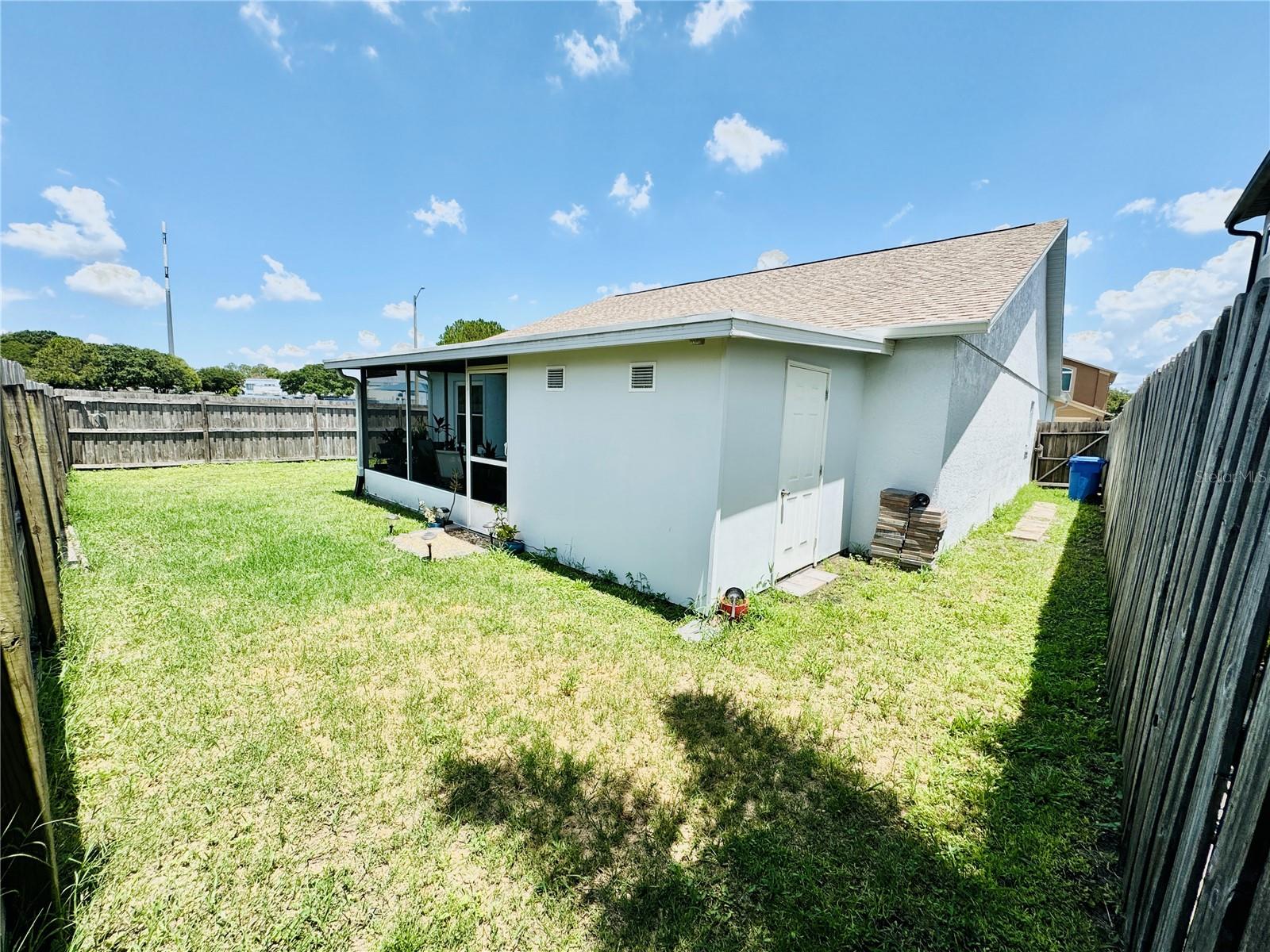 Listing photo id 21 for 1325 Franford Drive