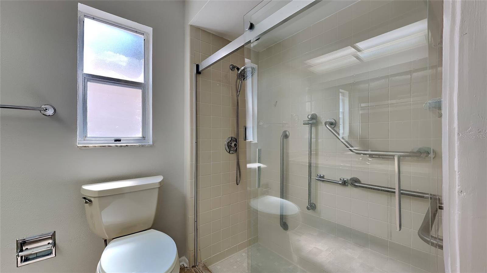 Listing photo id 8 for 2607 Royal Ridge Drive