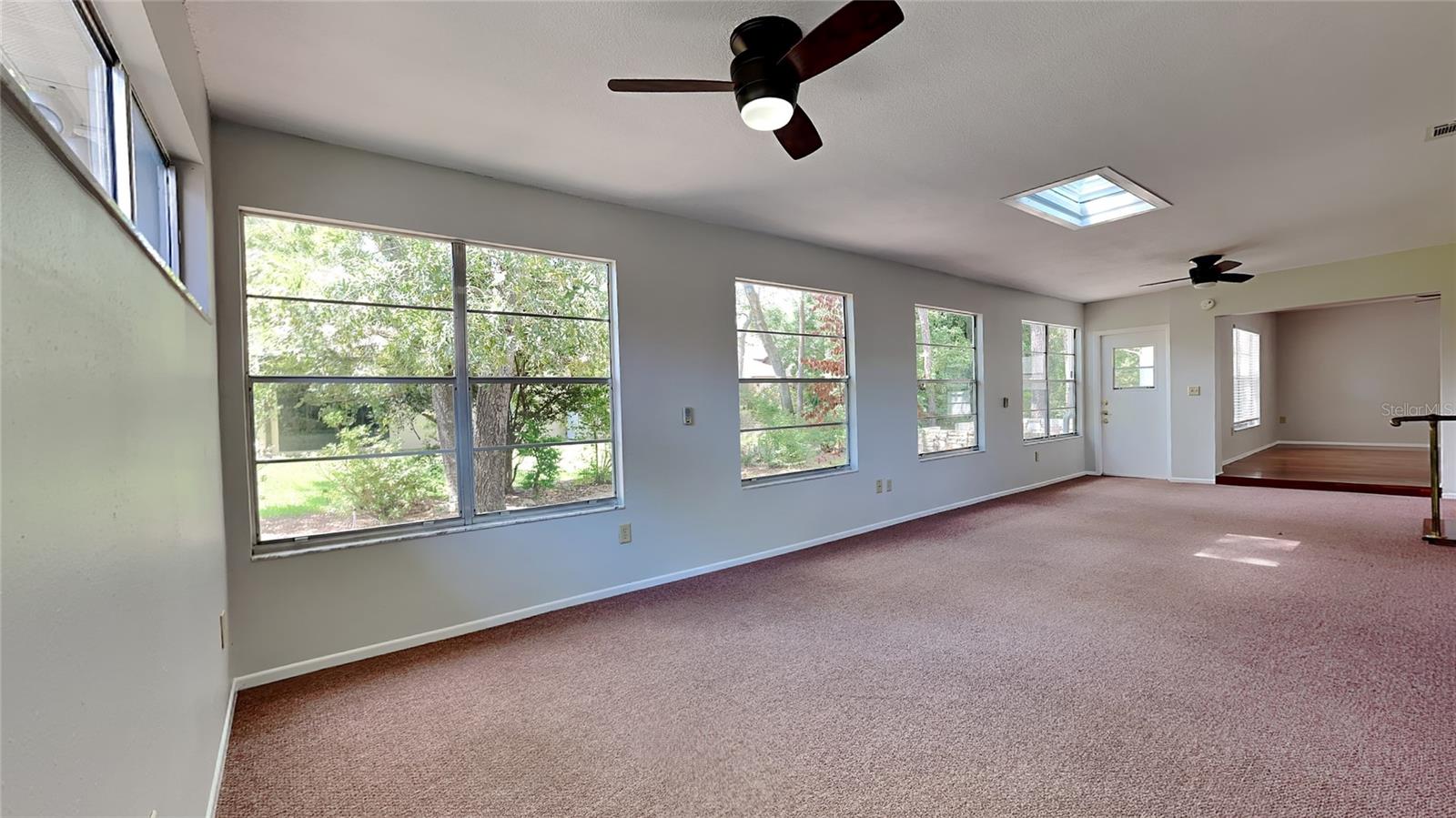 Listing photo id 11 for 2607 Royal Ridge Drive