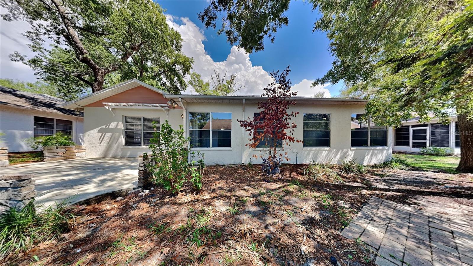 Listing photo id 12 for 2607 Royal Ridge Drive