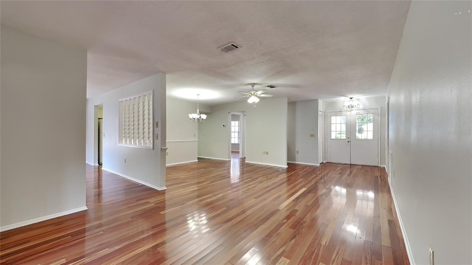 Listing photo id 0 for 2607 Royal Ridge Drive