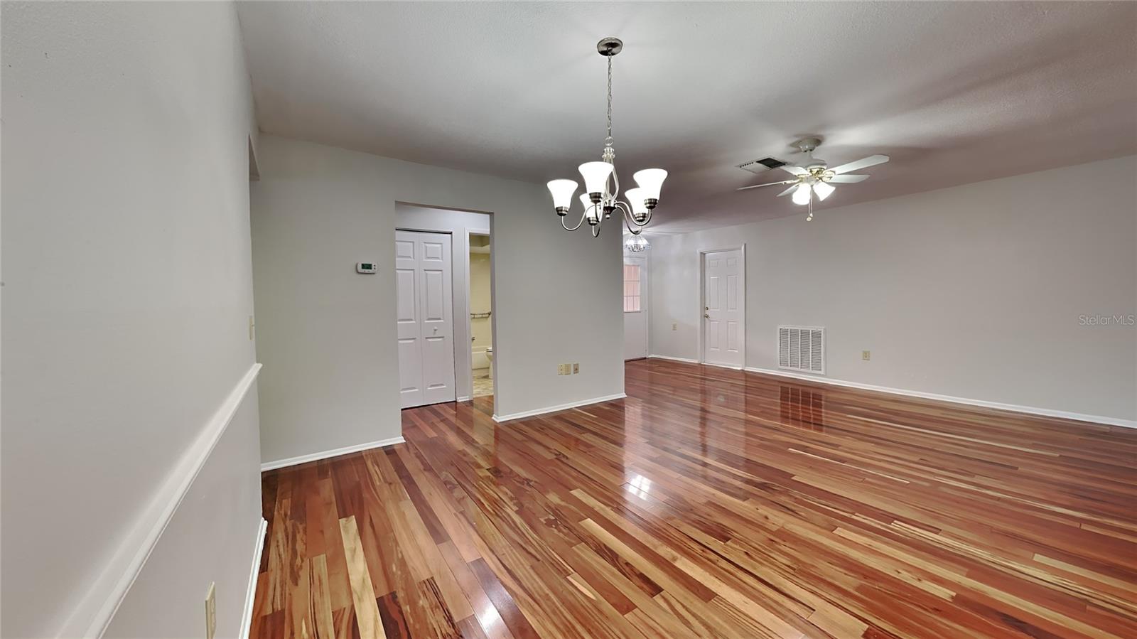 Listing photo id 1 for 2607 Royal Ridge Drive