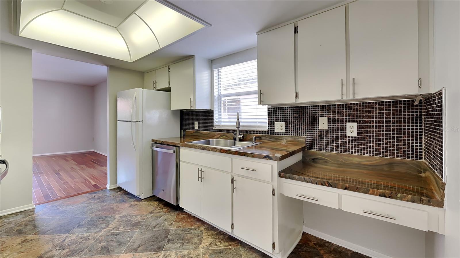 Listing photo id 4 for 2607 Royal Ridge Drive