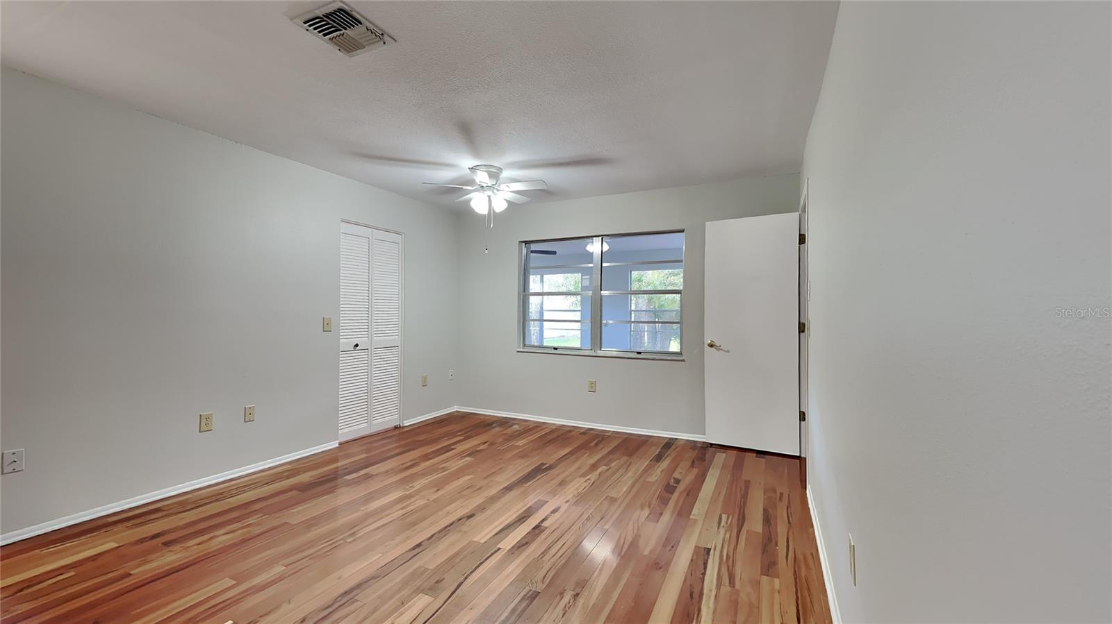 Listing photo id 6 for 2607 Royal Ridge Drive