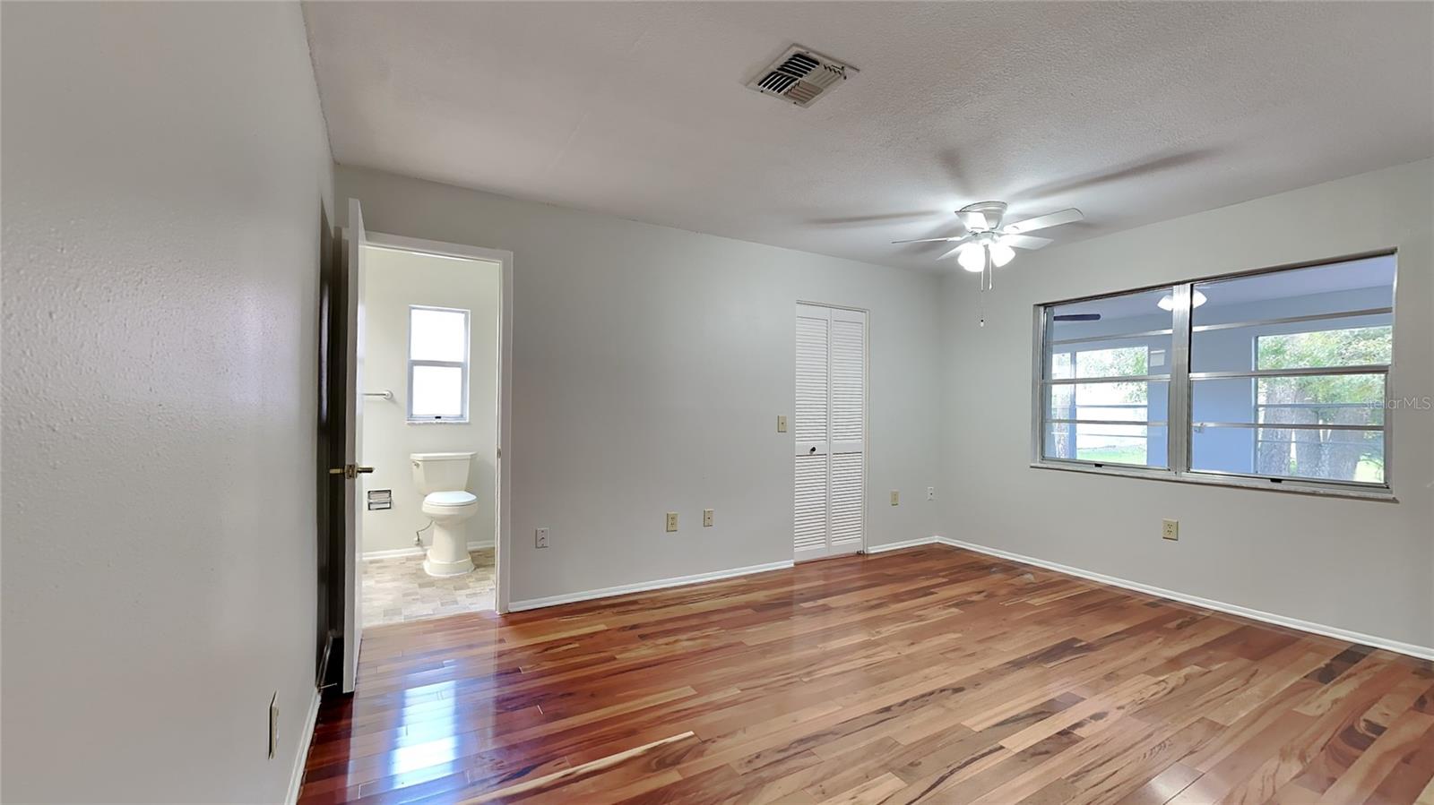 Listing photo id 7 for 2607 Royal Ridge Drive