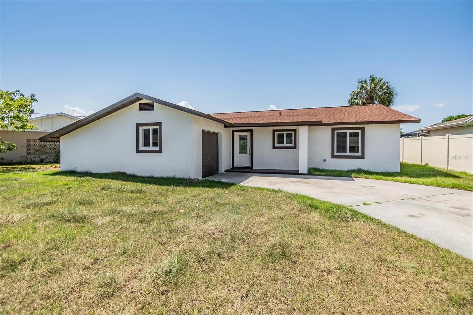 Listing photo id 21 for 8705 Tahiti Lane