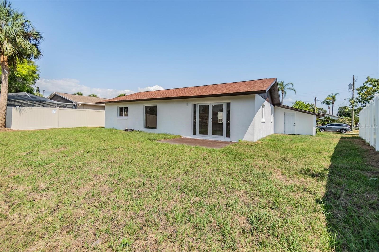 Listing photo id 26 for 8705 Tahiti Lane