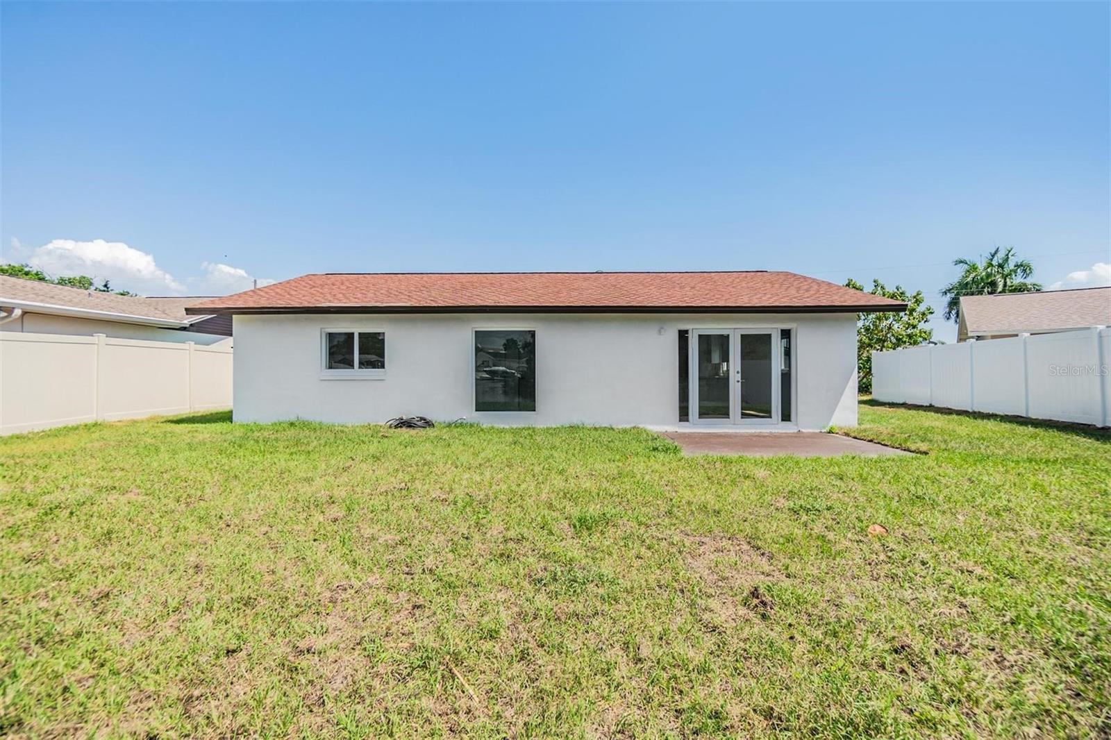 Listing photo id 27 for 8705 Tahiti Lane