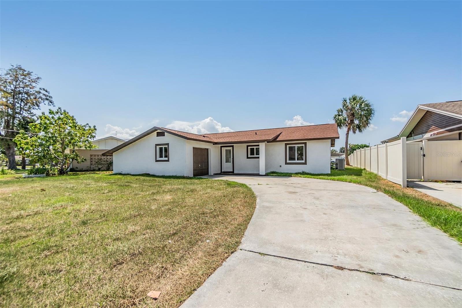 Listing photo id 30 for 8705 Tahiti Lane