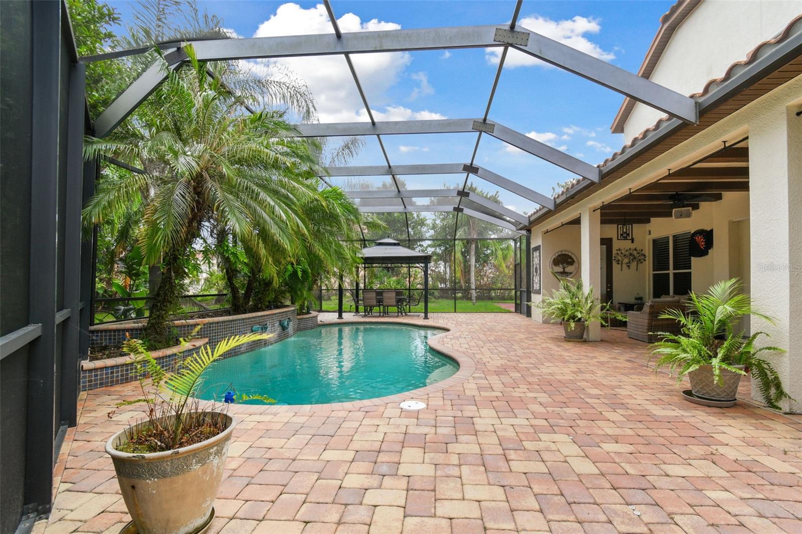 Listing photo id 10 for 10528 Bermuda Isle Drive