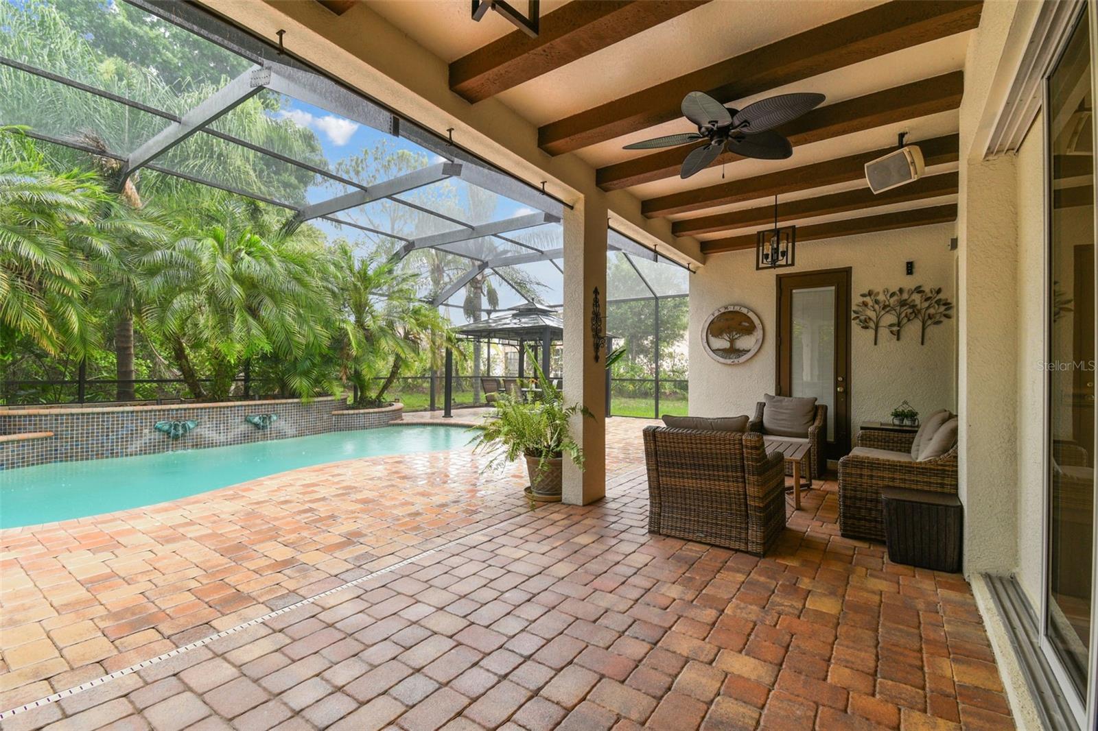 Listing photo id 15 for 10528 Bermuda Isle Drive