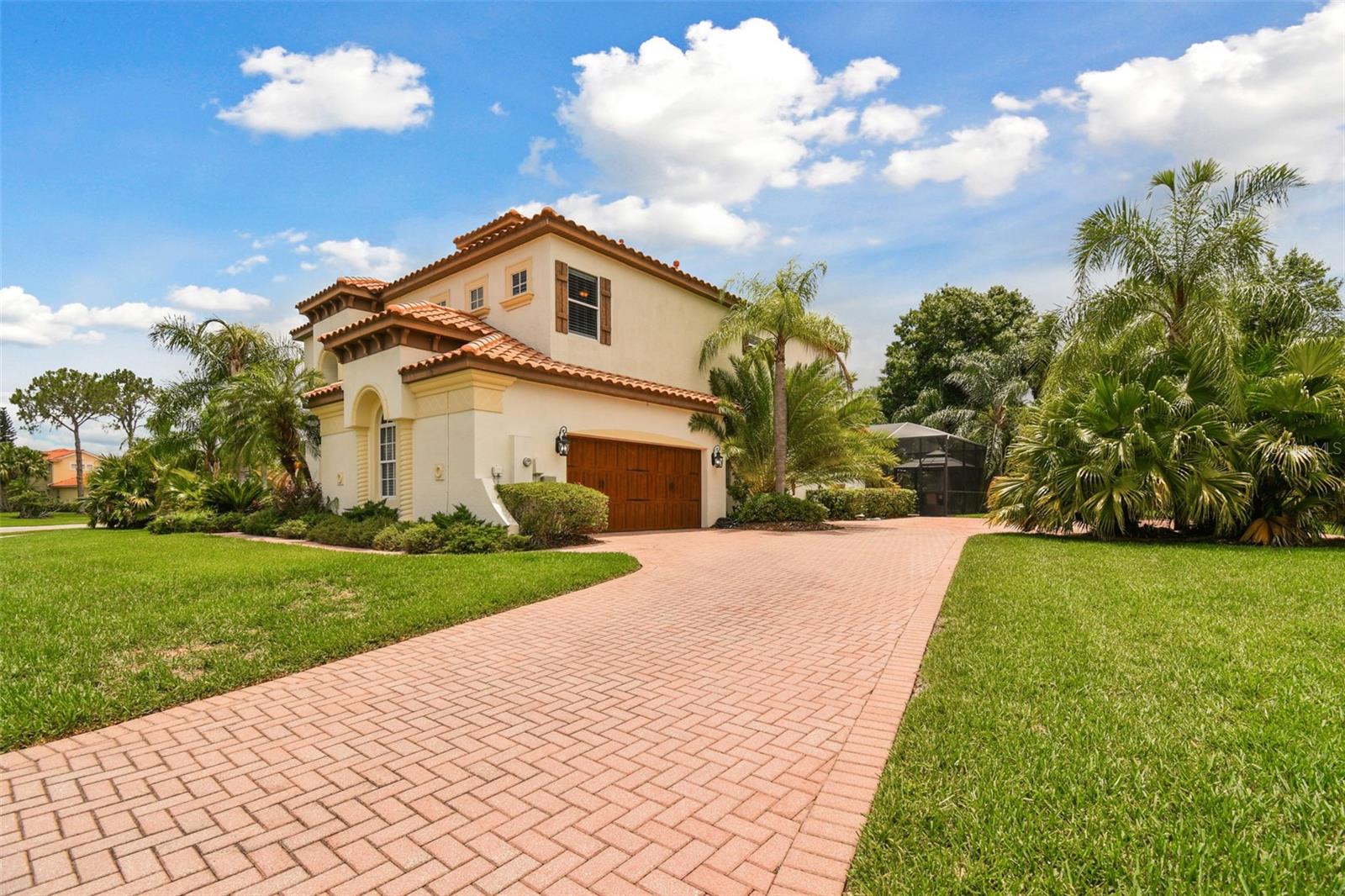 Listing photo id 2 for 10528 Bermuda Isle Drive