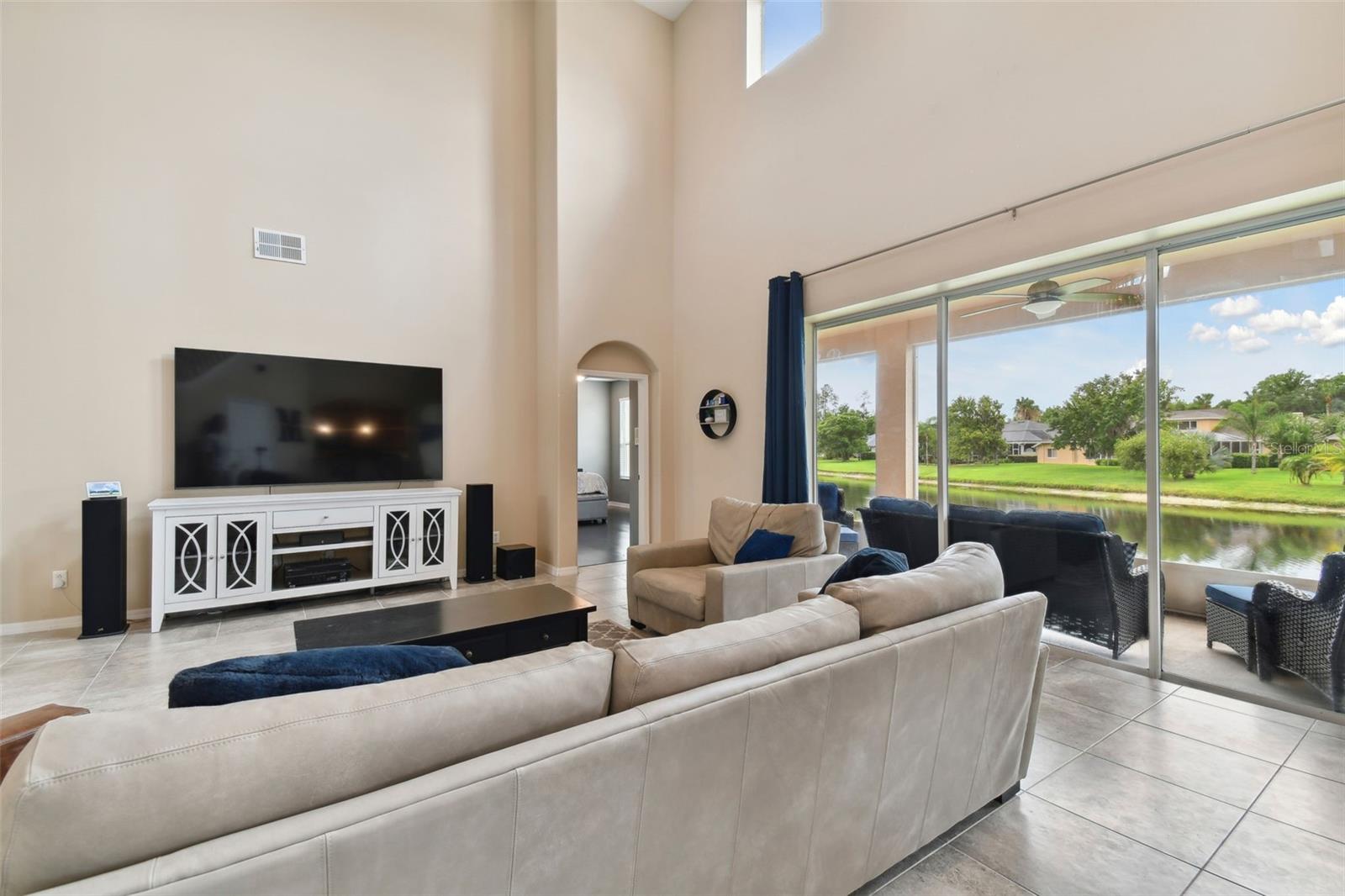 Listing photo id 15 for 26926 Shoregrass Drive