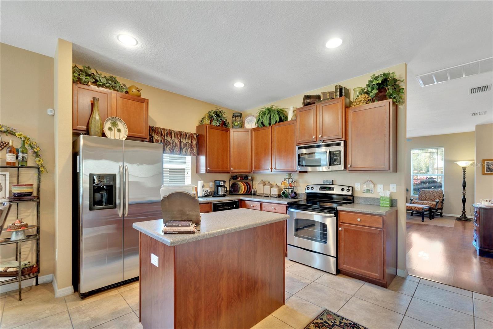 Listing photo id 9 for 2711 Walden Woods Drive