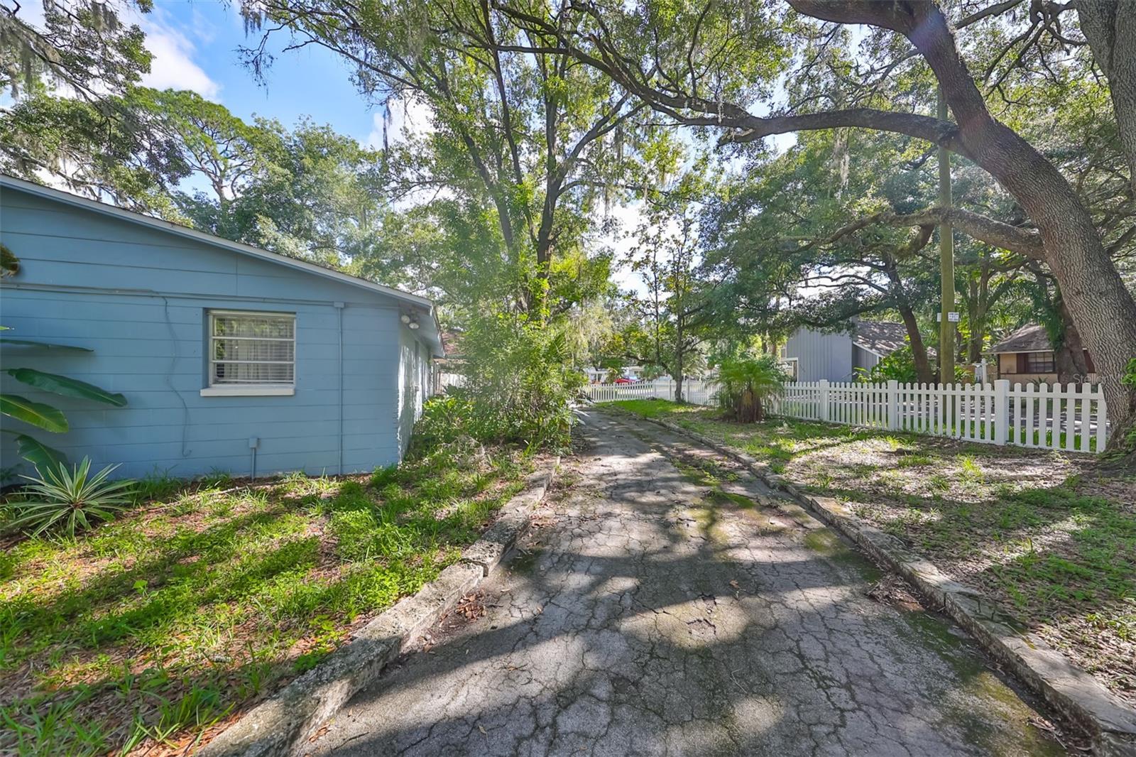 Listing photo id 26 for 1810 Park Circle