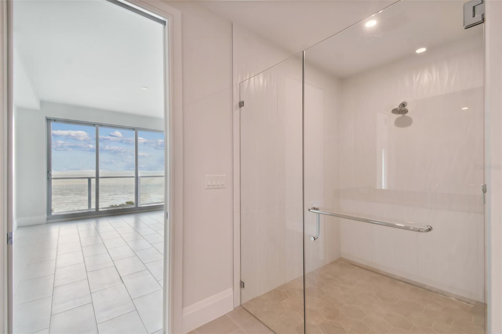 Listing photo id 18 for 2910 Barcelona Street 802