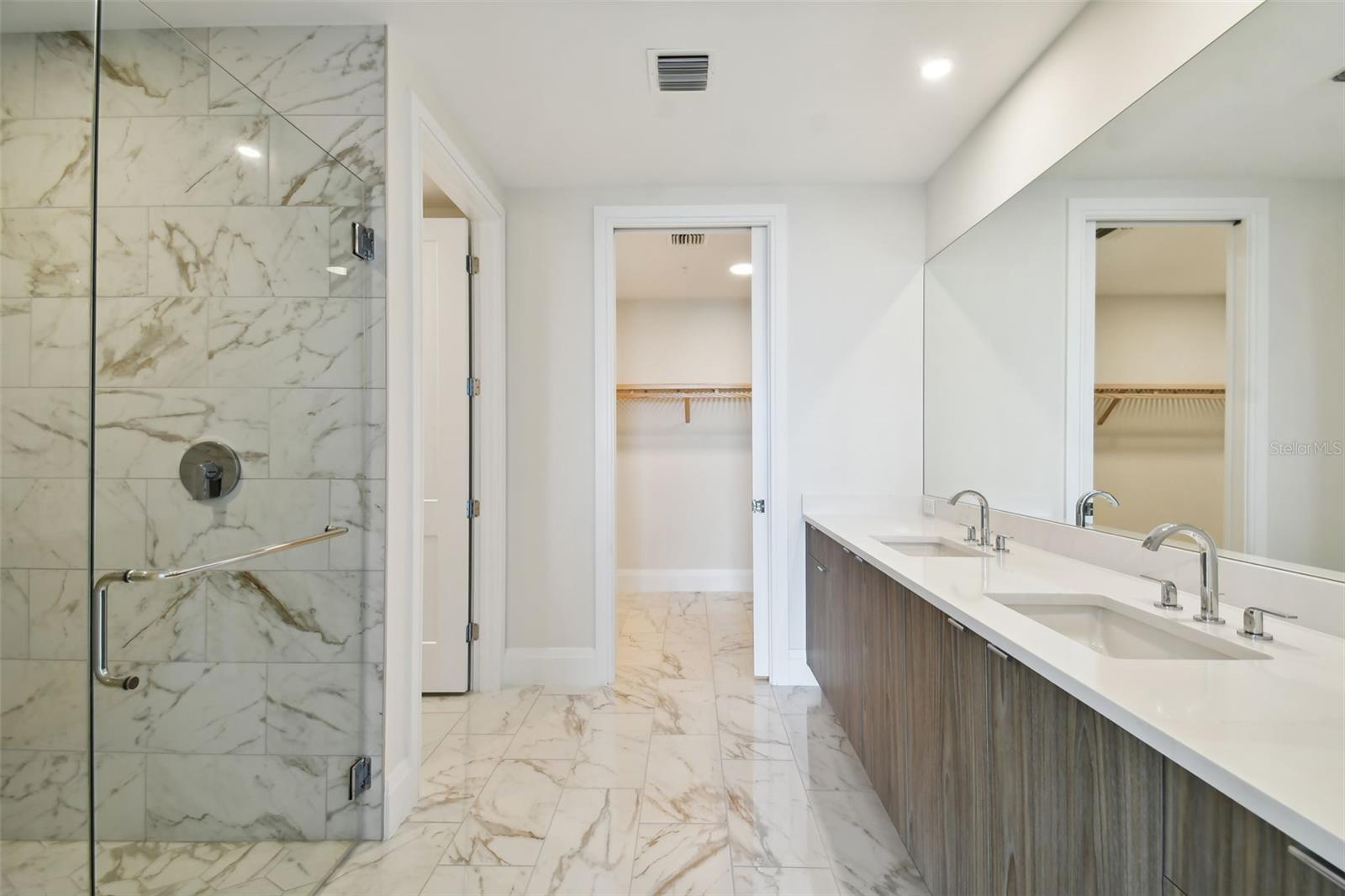 Listing photo id 20 for 2910 Barcelona Street 602