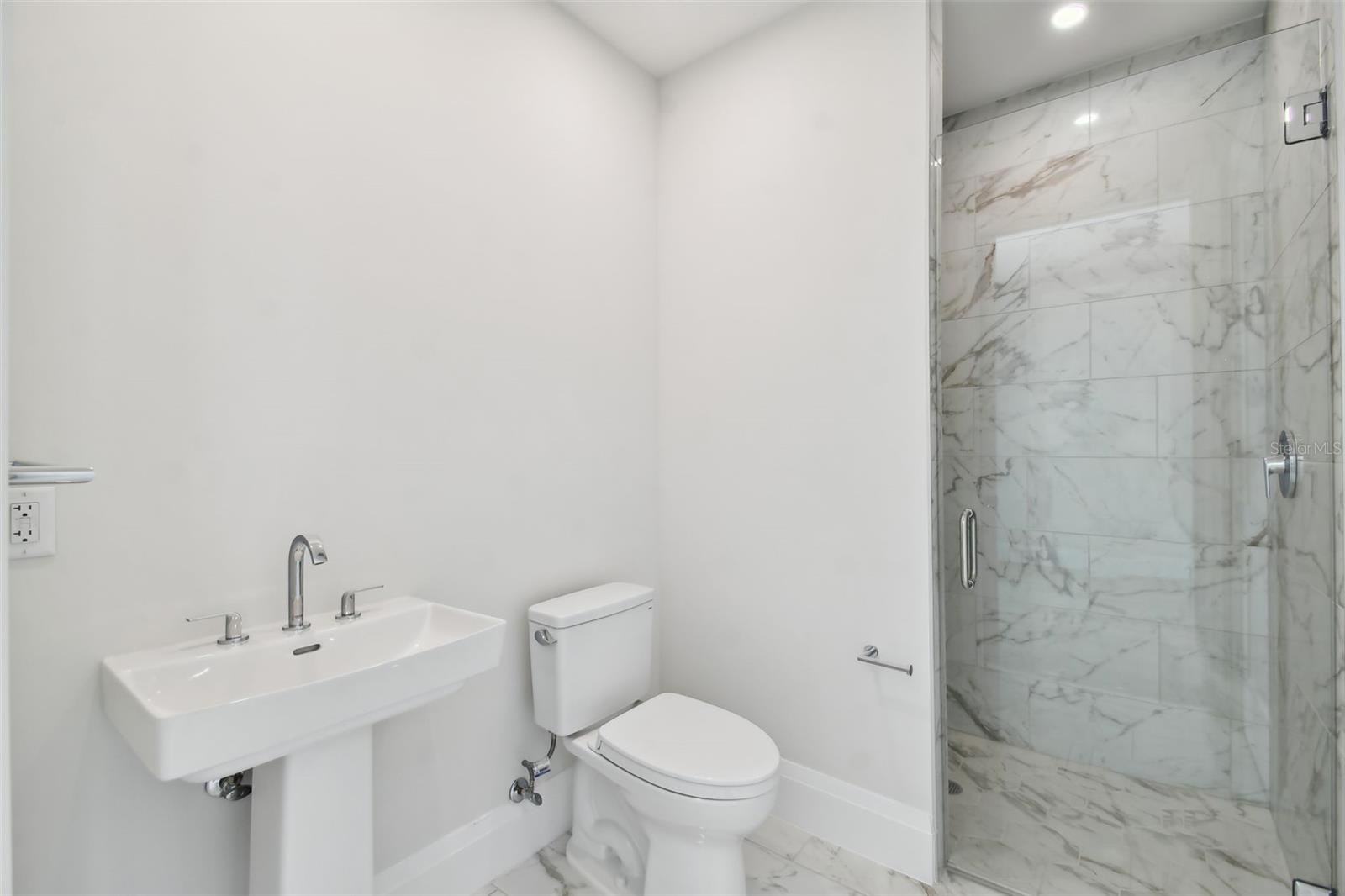 Listing photo id 27 for 2910 Barcelona Street 602