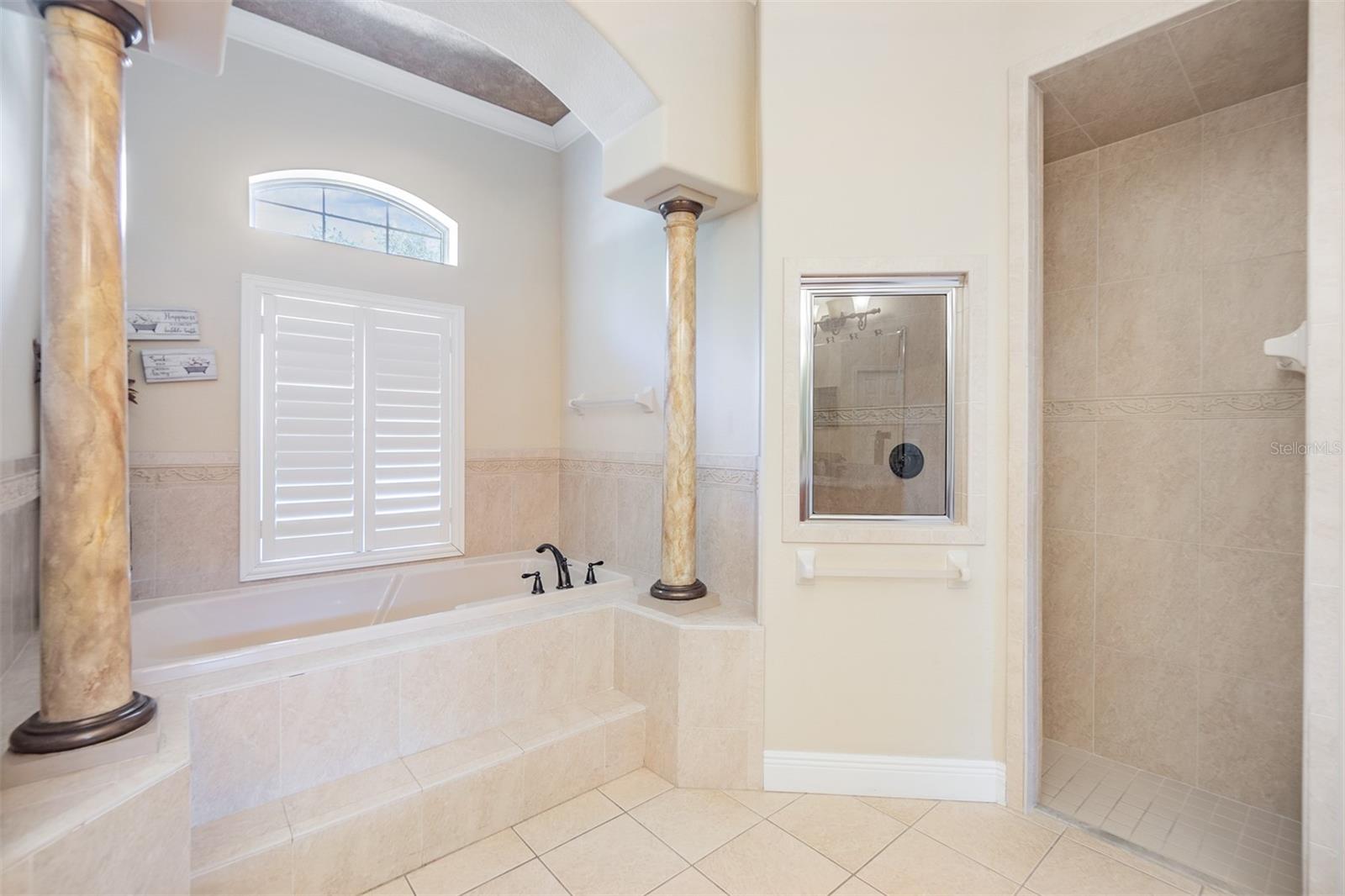 Listing photo id 23 for 15706 Blue Star Court