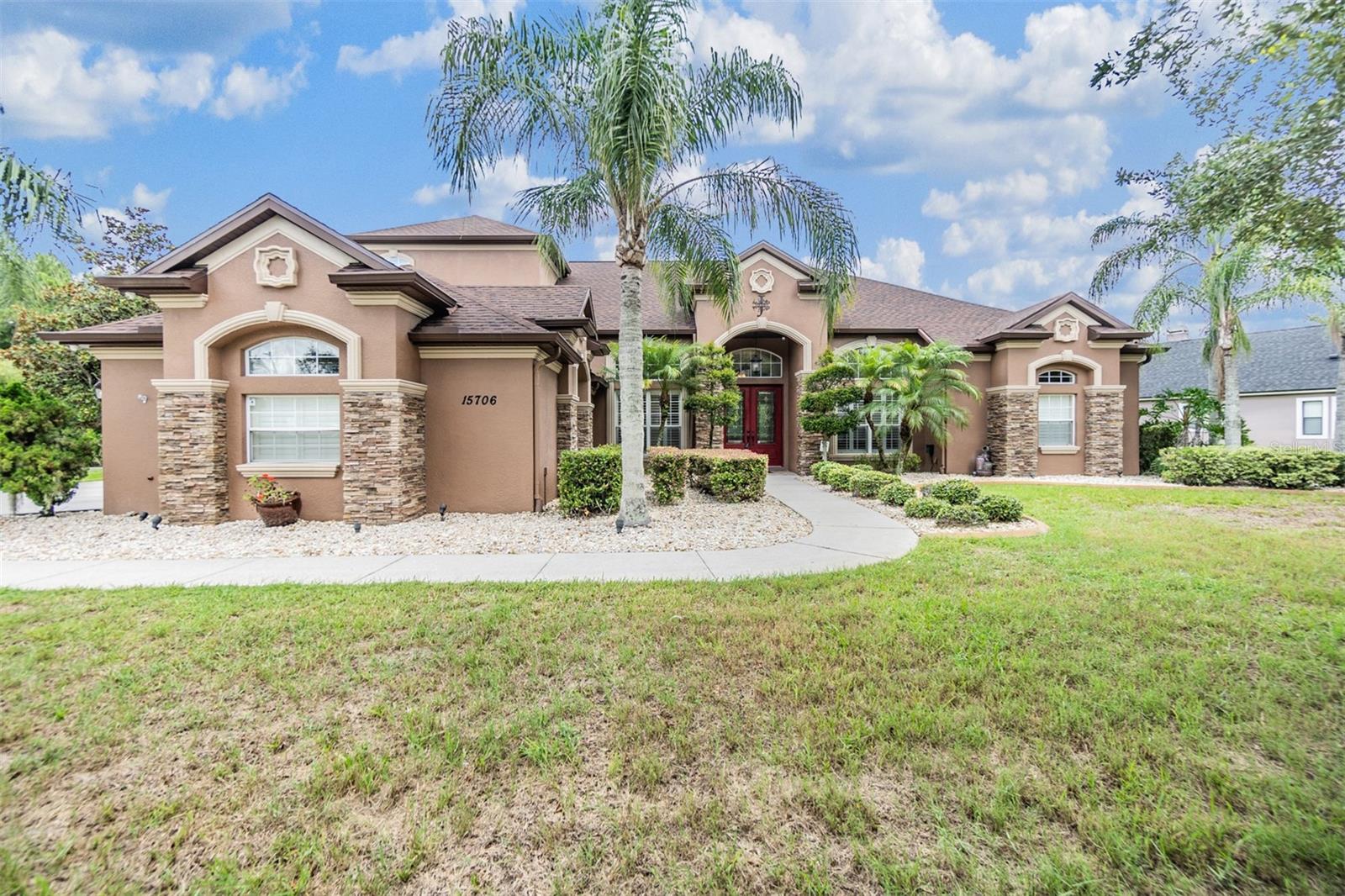 Listing photo id 3 for 15706 Blue Star Court