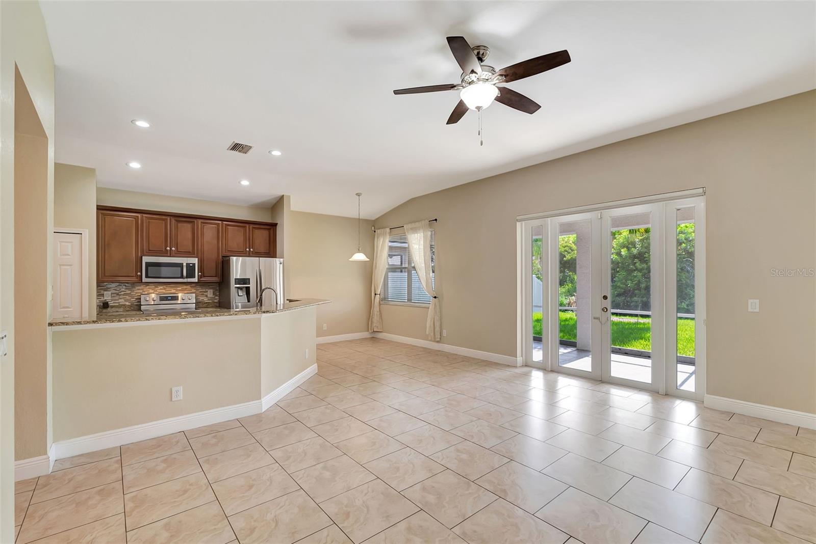 Listing photo id 8 for 10906 Holly Cone Drive