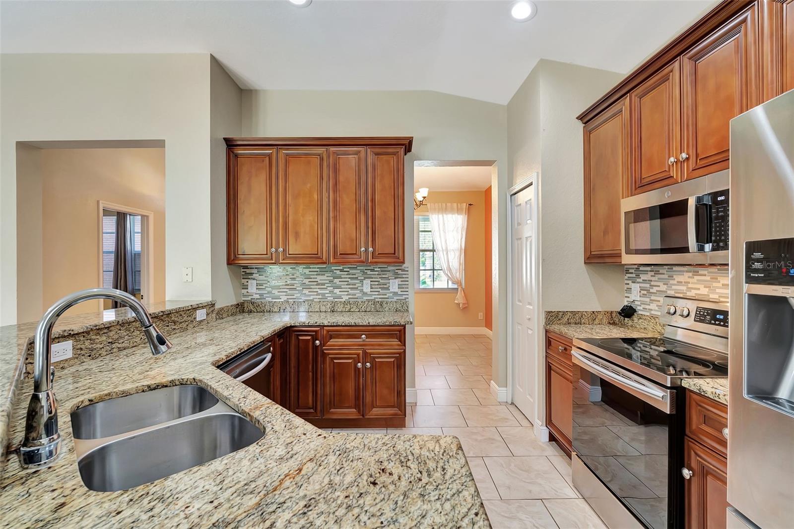 Listing photo id 12 for 10906 Holly Cone Drive