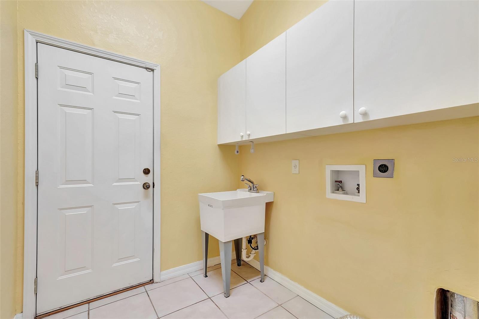 Listing photo id 26 for 10906 Holly Cone Drive