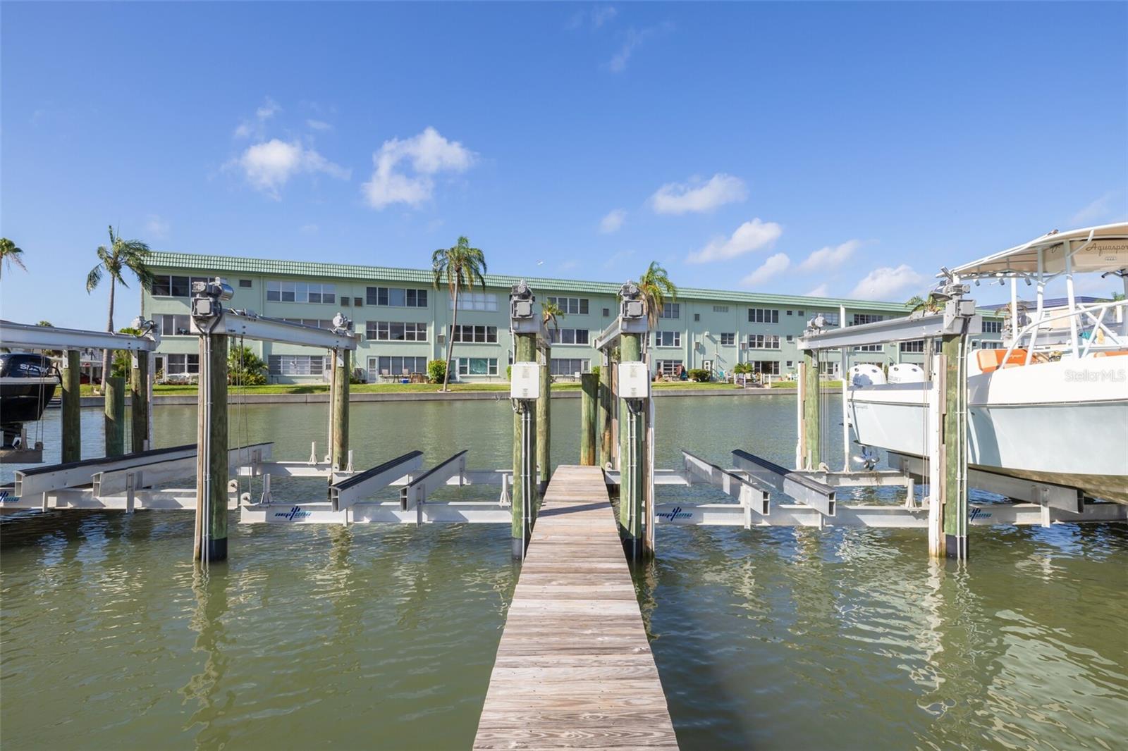 Listing photo id 1 for 5814 Skimmer Point Boulevard S