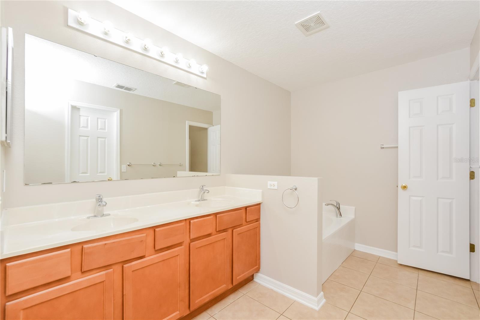 Image 16 of 24 For 31817 Sunpark Circle