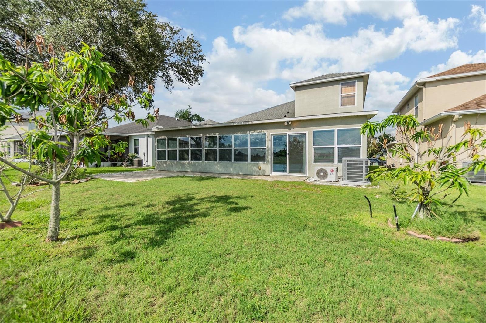 Listing photo id 34 for 1963 Fruitridge Street