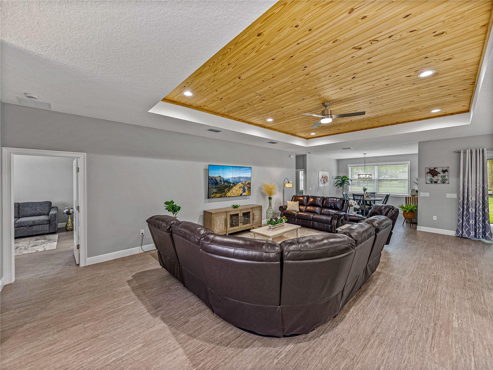 Listing photo id 11 for 11521 Pine Hollow Way