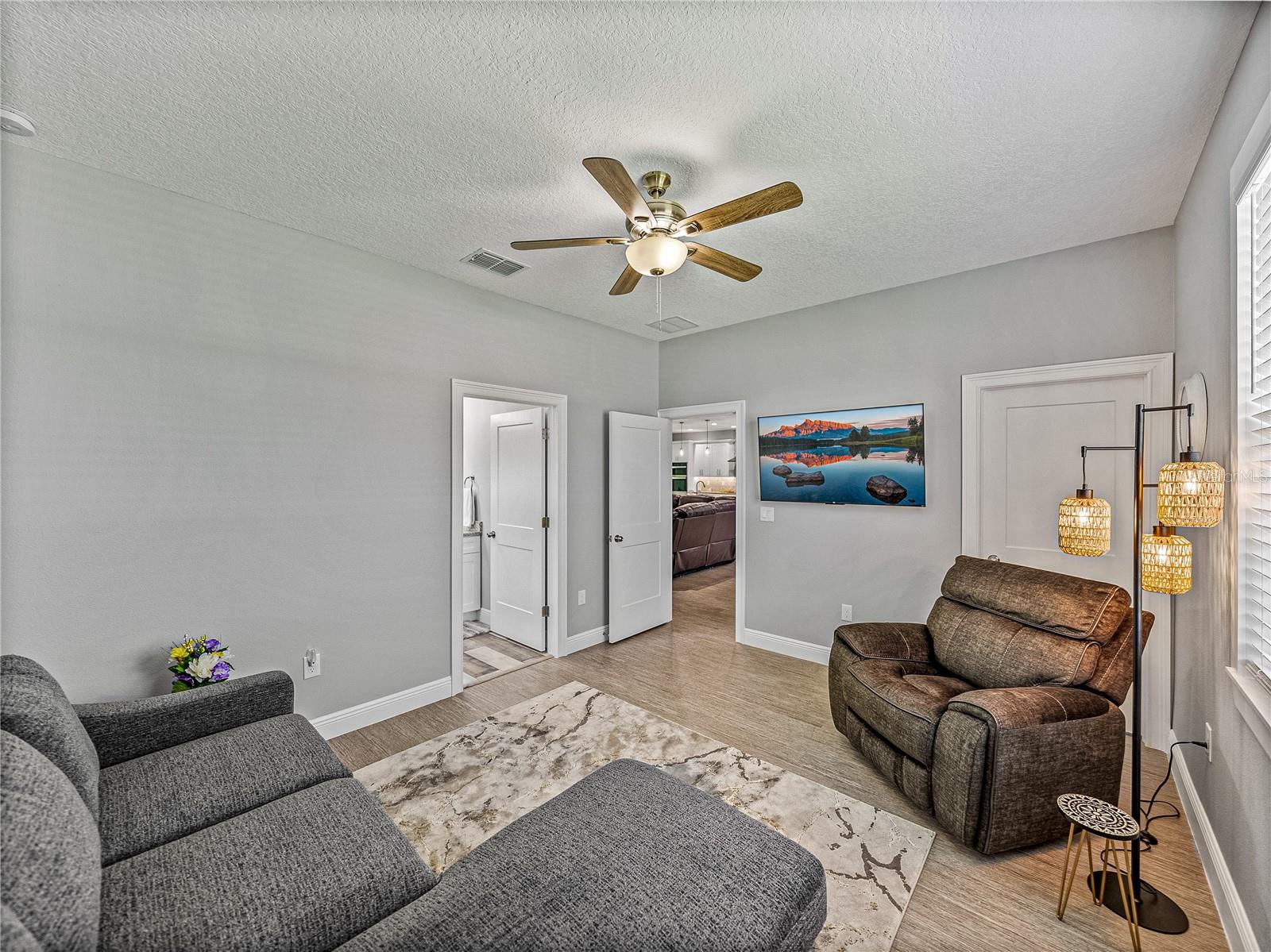 Listing photo id 45 for 11521 Pine Hollow Way