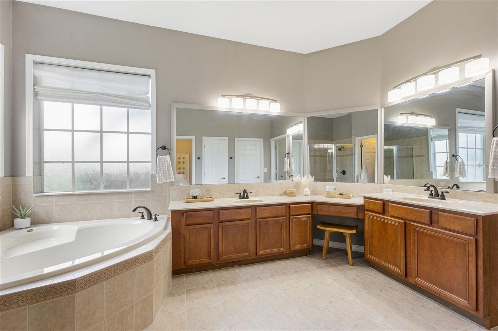 Listing photo id 23 for 8538 Westerland Drive