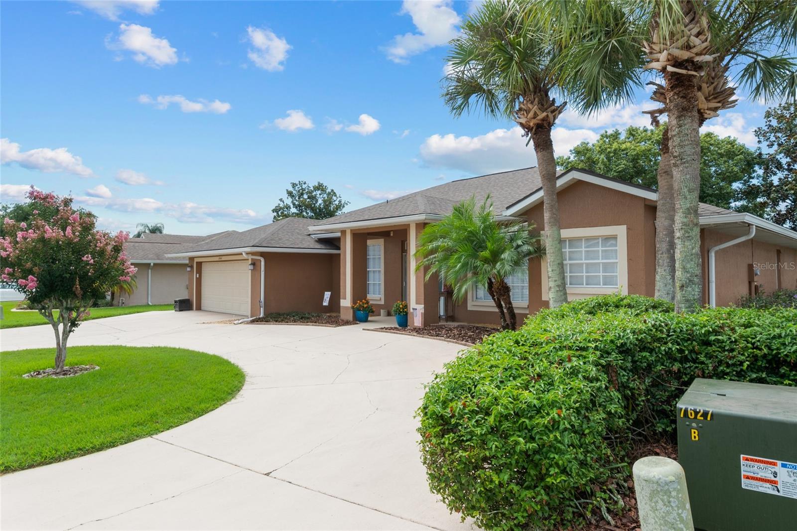 Listing photo id 2 for 29242 Caddyshack Lane