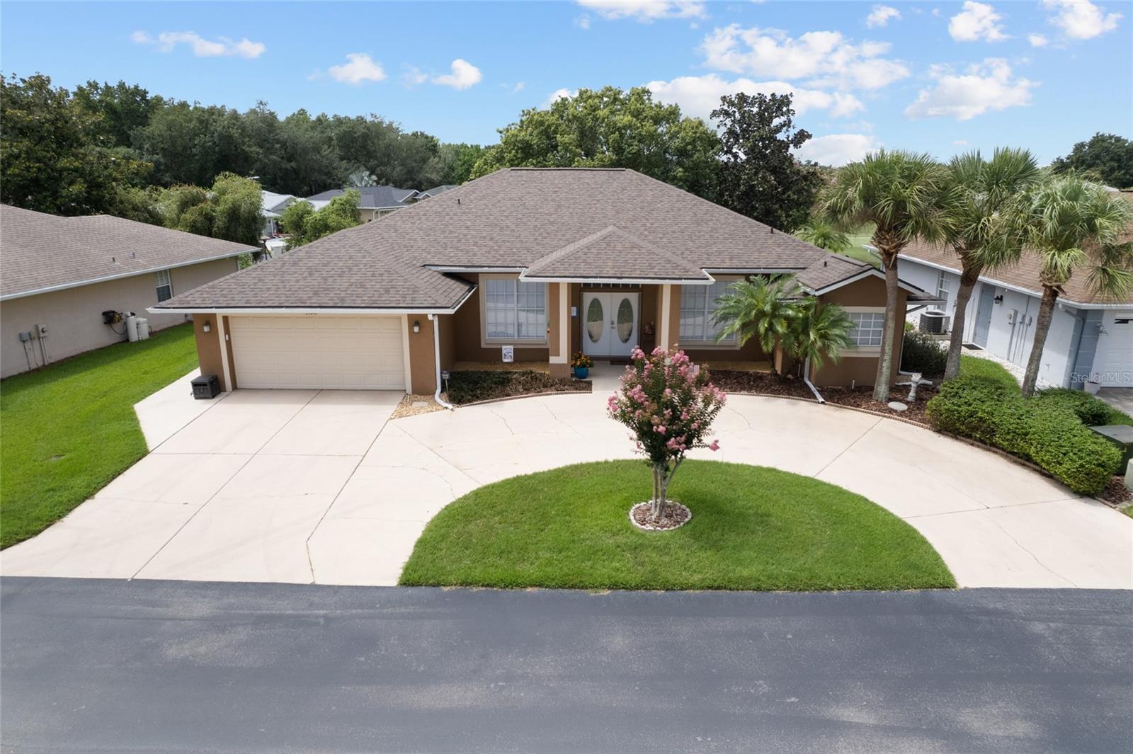 Listing photo id 4 for 29242 Caddyshack Lane