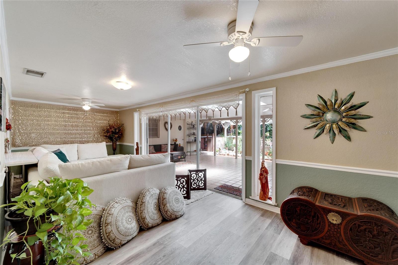 Listing photo id 48 for 806 Fig Tree Lane