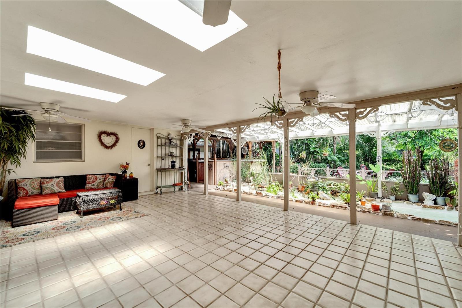 Listing photo id 51 for 806 Fig Tree Lane