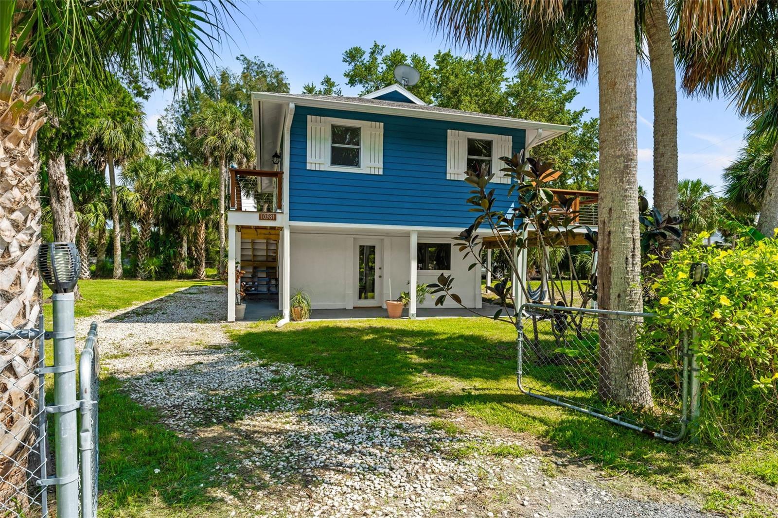 Details for 10581 Pine Island Drive, WEEKI WACHEE, FL 34607