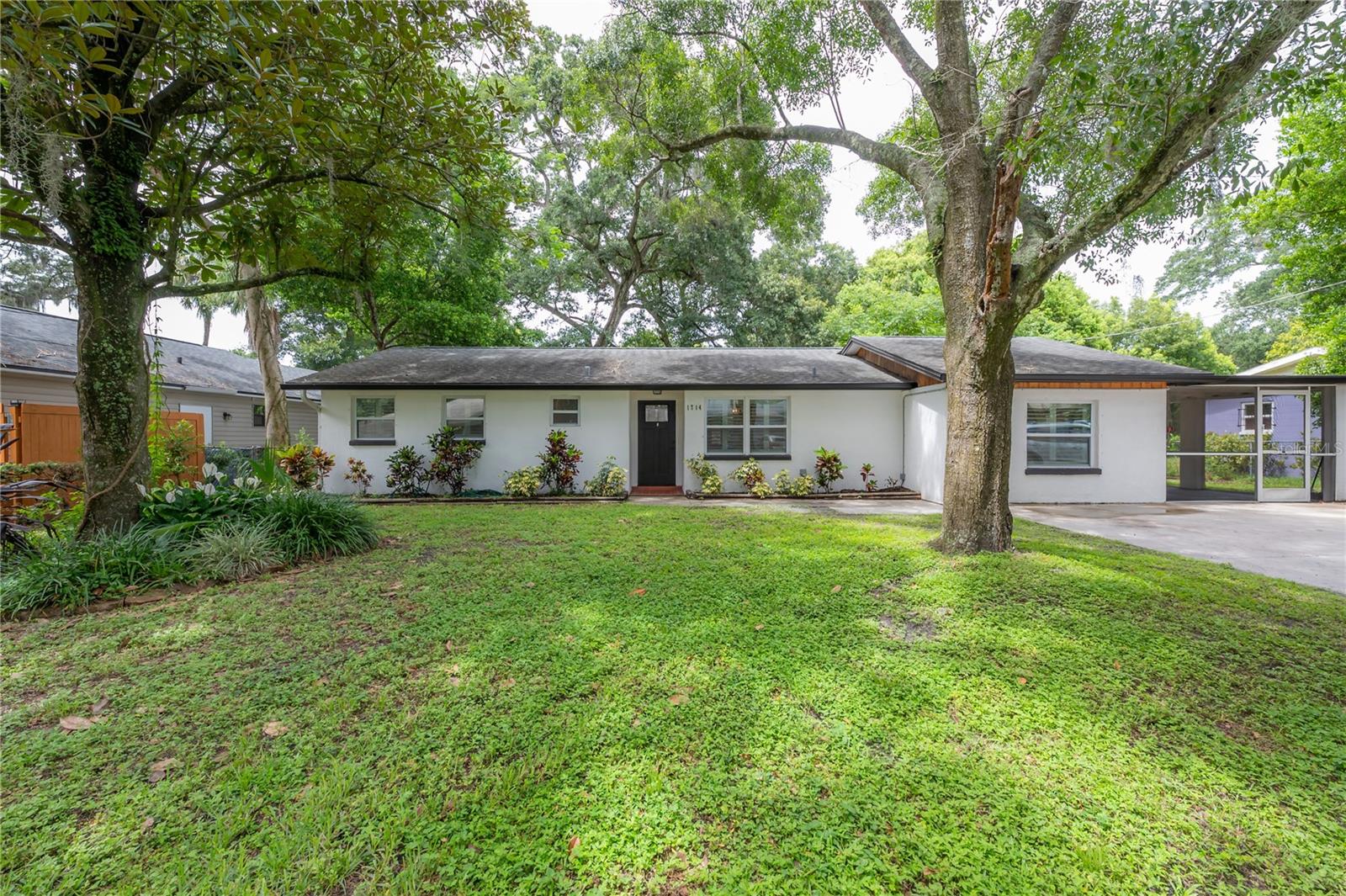 Listing photo id 2 for 1714 Fern Street