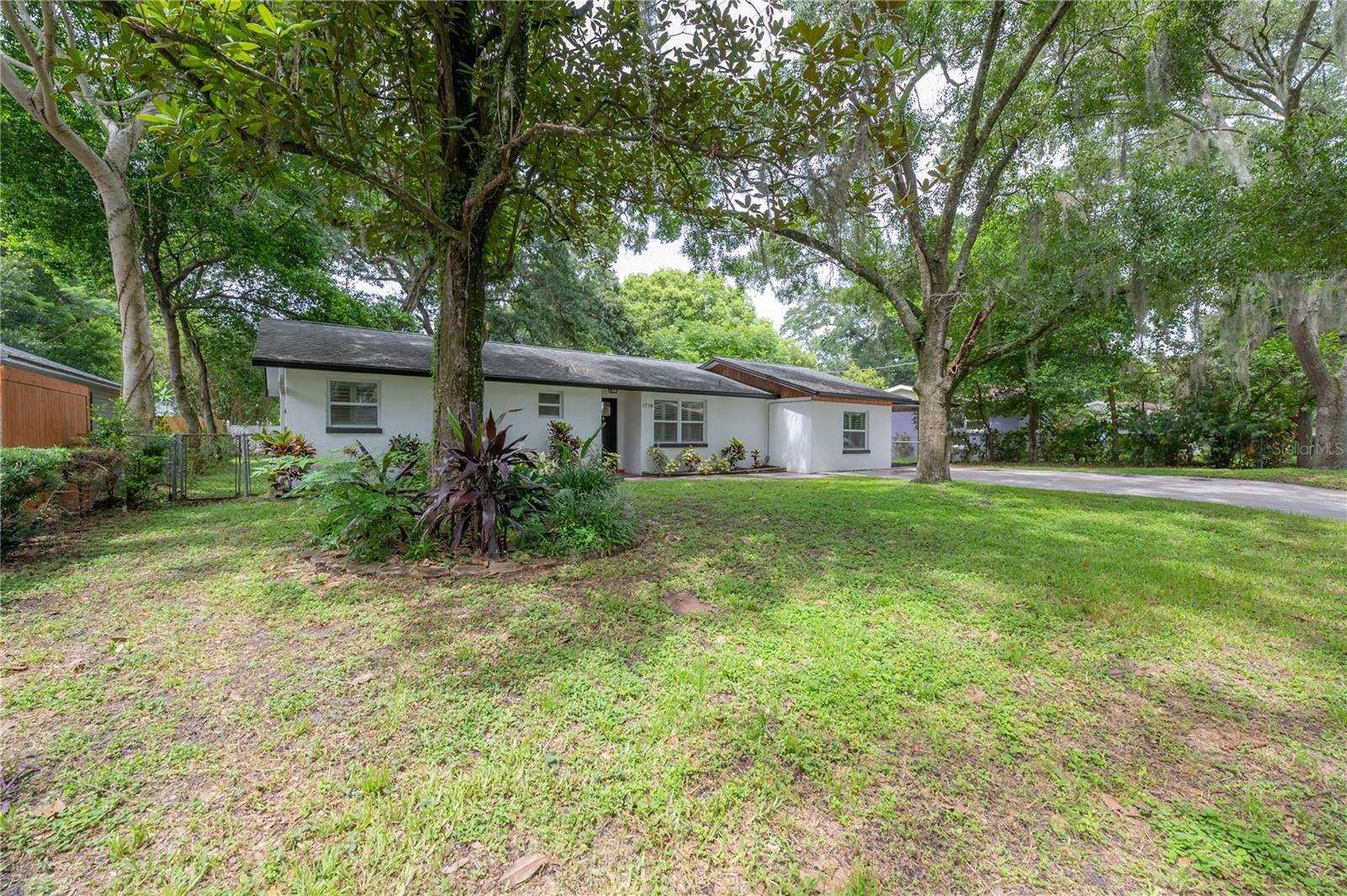 Listing photo id 47 for 1714 Fern Street