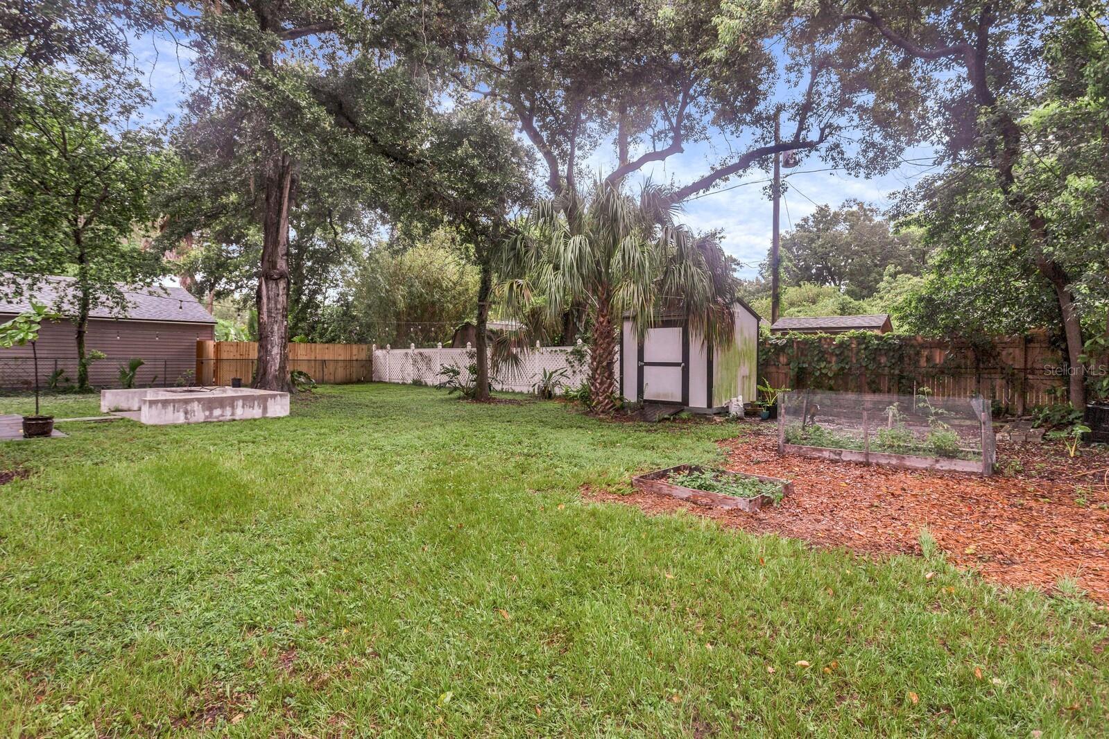 Listing photo id 57 for 1714 Fern Street