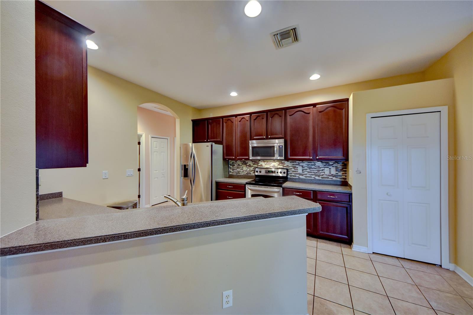 Listing photo id 13 for 1438 Emerald Hill Way