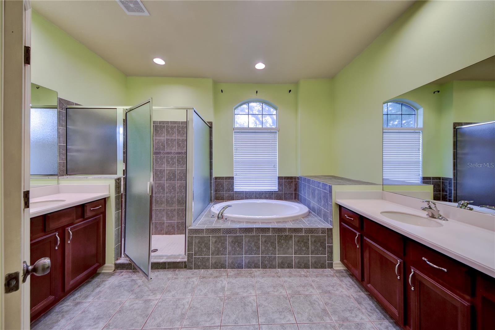 Listing photo id 21 for 1438 Emerald Hill Way