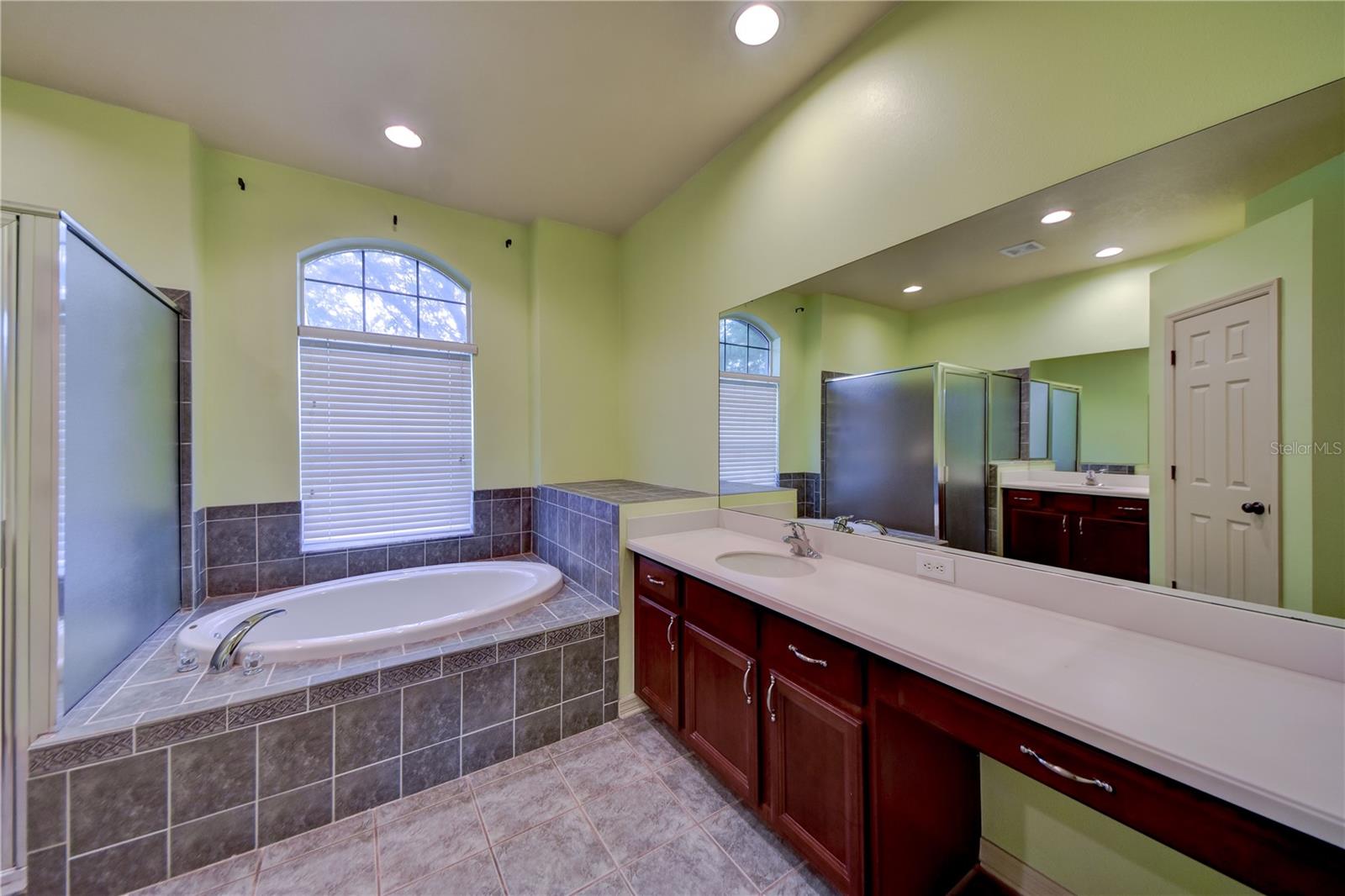 Listing photo id 23 for 1438 Emerald Hill Way